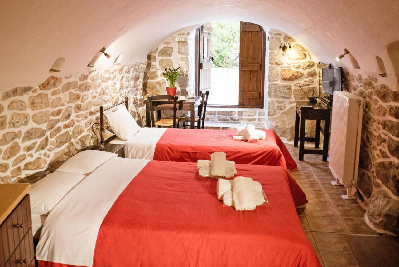 Guesthouse Toxotis Pírgos Dhiroú Dış mekan fotoğraf