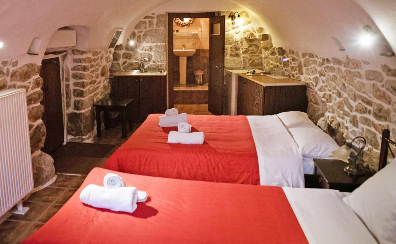 Guesthouse Toxotis Pírgos Dhiroú Dış mekan fotoğraf